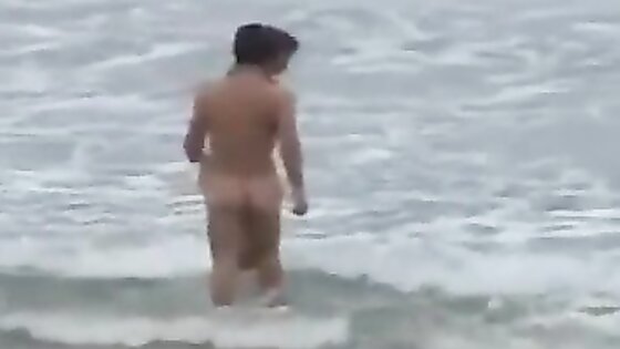 Fucking amateur on the beach
