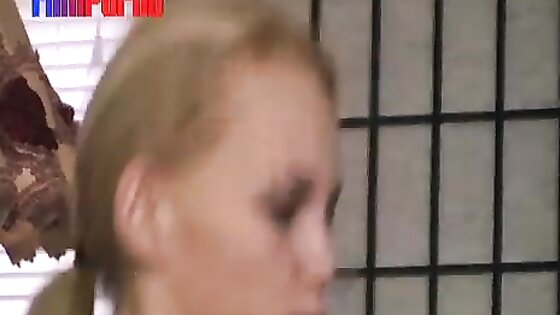 Hopsanda z Holandska dostane náloženo. Dutch chick gets full load on the face
