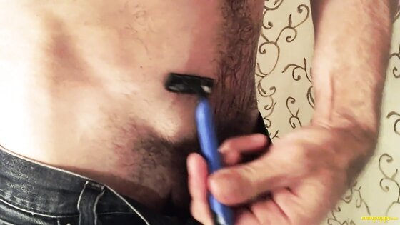Lean daddy Richard shaves and strokes his cock