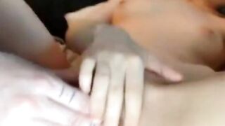 lesbians eat and fingers pussy 3