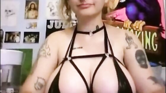 big natural tits show tits on cam