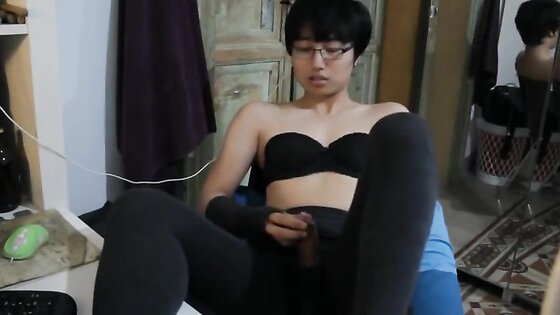 Cute Asian Twink CD Jerking