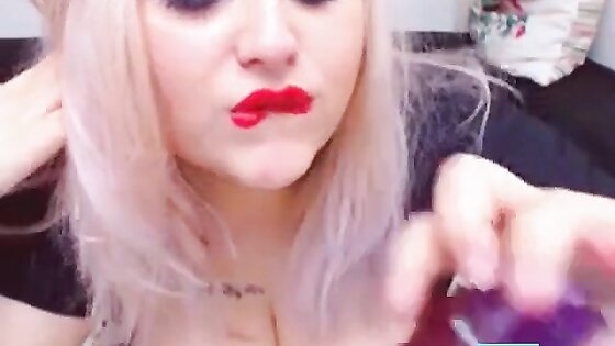Thick blonde playing with vibrator sex chat