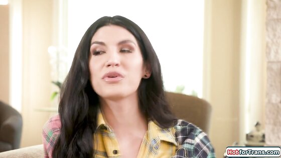 Tgirl babysitter Zariah Aura double handjob and anal fucked