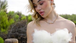 Bride Shemale Fucks Blonde Pussy