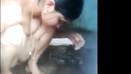 Indian milf bathing and showing her beautiful pussy