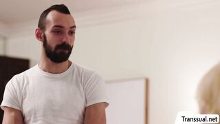 Lucky delivery guy gets his ass analed by Gorgeous TS client