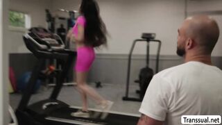 Muscle man licks and analed shemale goddess in the guym