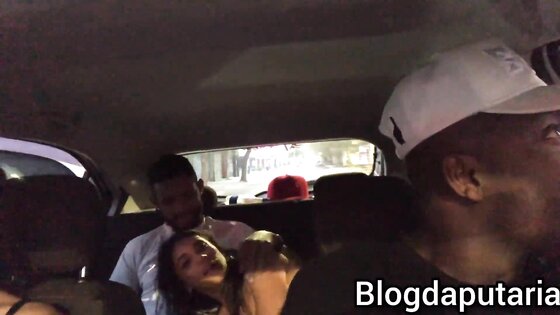 VM 04 - Couple invents to fuck inside the car and ended up giving shit