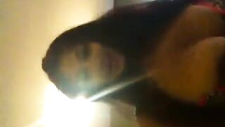 Desi girl fingering and moaning loudly