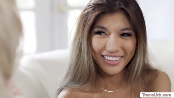 Japanese teen facesits her busty stepmom