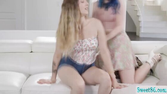 Lesbians Jewelz Blu and Karla Kush pussy licking and fingering
