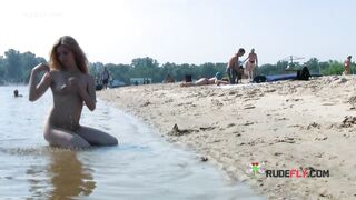 Nude beach girl has such a hot body and such a sexy little ass