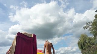 Nudist Opa am Strand - 4