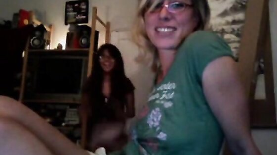 SLUTS FUCKING LIVE IN THEIR DORM ROOMS ON FREECOLLEGECAMS.CO