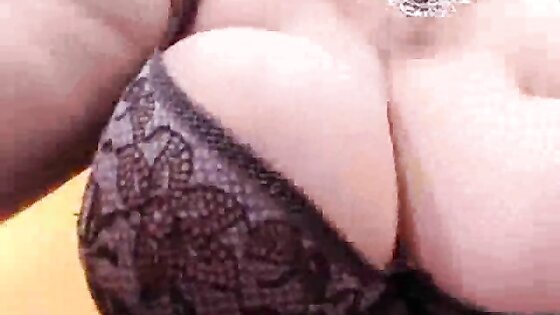 Mature big boobs show