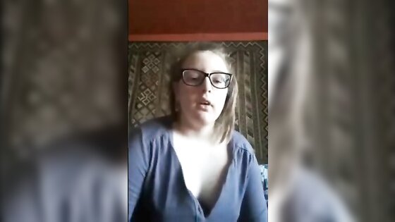 18 yo girl showing firm boobies and pussy on periscope