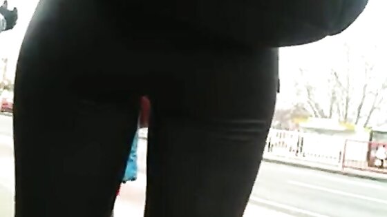 Nice ass at bus stops in shiny leggings