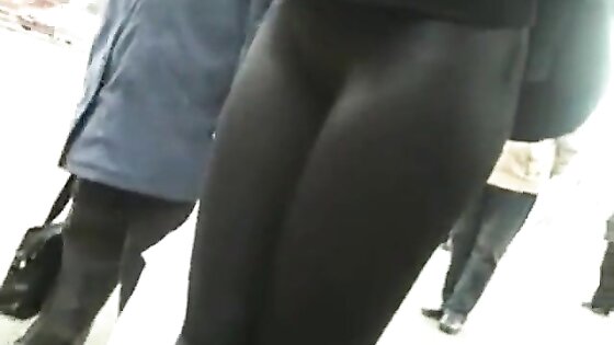 Nice ass at bus stops in shiny leggings