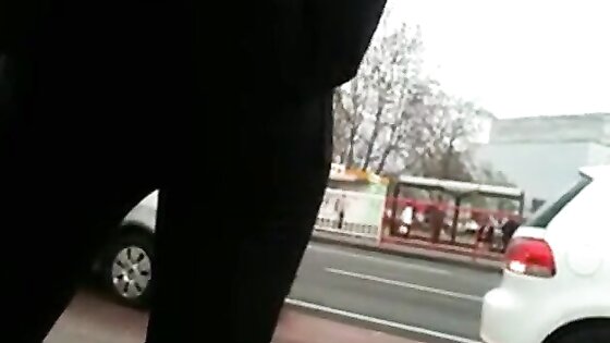 Nice ass at bus stops in shiny leggings