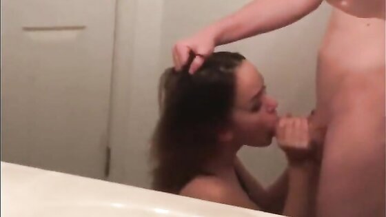 Homemade teen blowjob in the bath