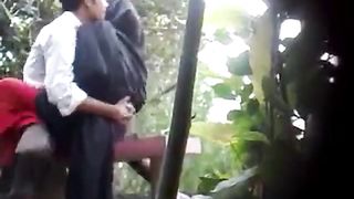 BanglaDeshi Boys and Girls Sex in Park