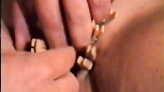 Beth Jones Pussy Behandling