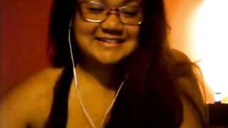 Cute chubby asian girl masturbates on webcam (no sound)
