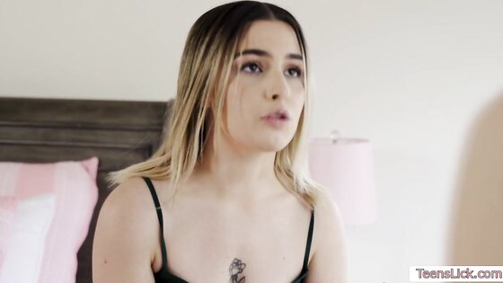 Teen college licks her hot roommates pussy