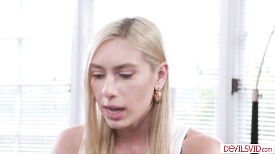 Blonde lesbian fucking her sperm donor