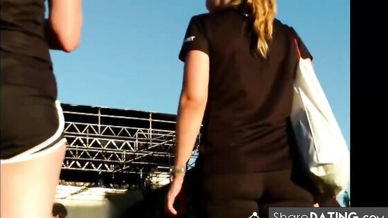 big ass blonde in leggings at concert