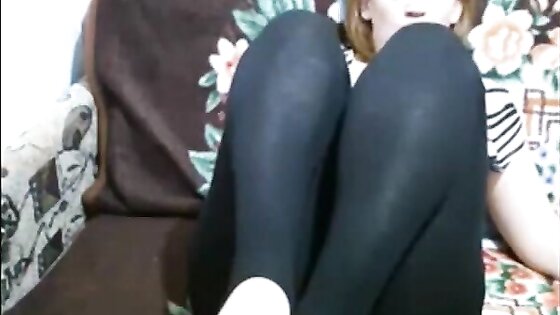 Obedient camgirl wants you to cum on her leggings