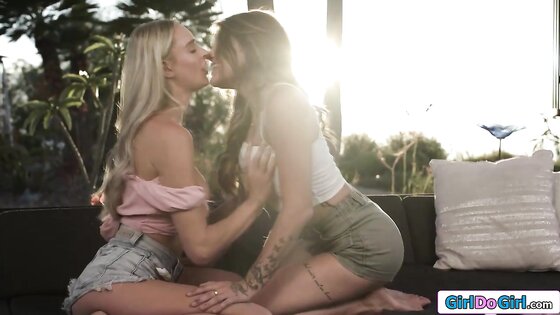 Tattooed brunette asks gf to try lesbian