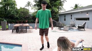 Stepmom asks me creampie her at the poolside