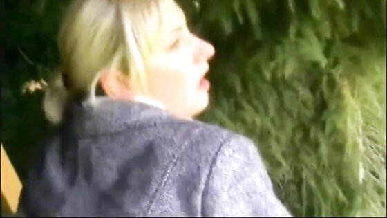 Deutsche Amateurin genießt Outdoor-Anal