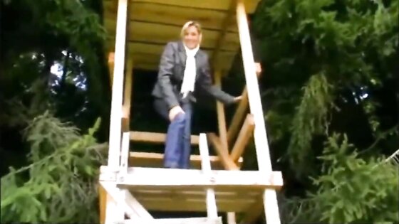 Deutsche Amateurin genießt Outdoor-Anal