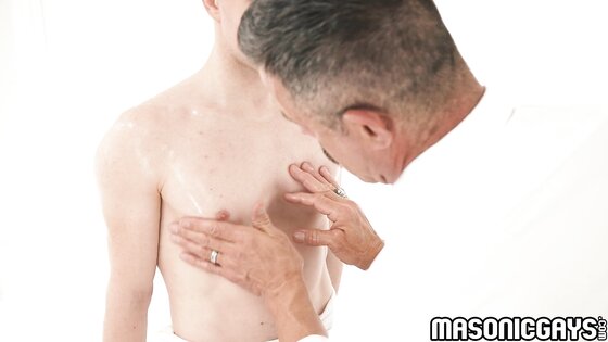 Reece Scott blow his semen inside Serg Shepard ass