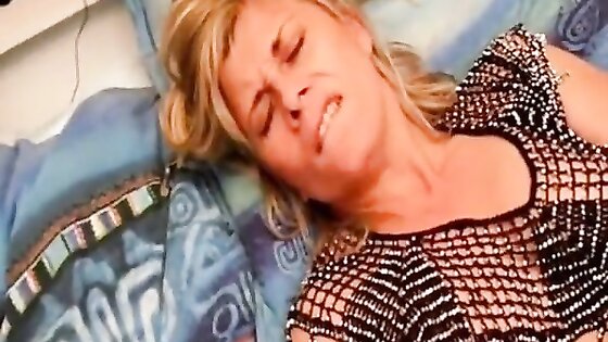 Milf Lisa's Orgasmic Cucumber Adventure