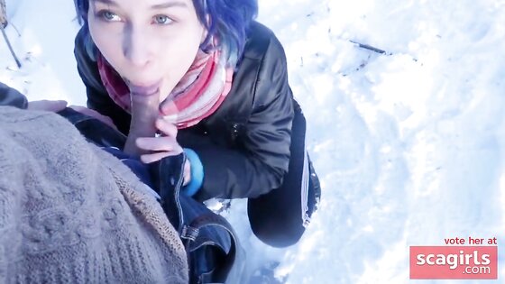 Teen Schoolgirl Gives Risky Public Blowjob in the Park
