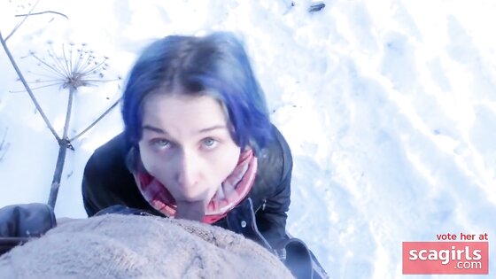 Teen Schoolgirl Gives Risky Public Blowjob in the Park