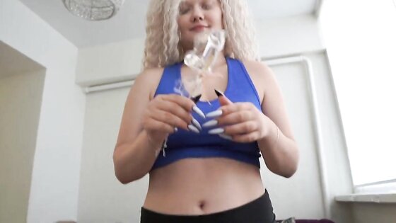 Blonde Amateur Babe Persuaded to Suck Big Cock