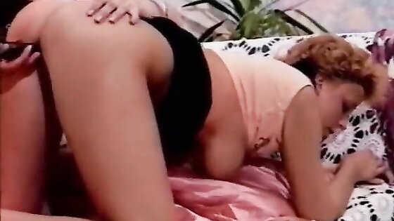 Hårede danske lesbiske Sheila og juni i strømper