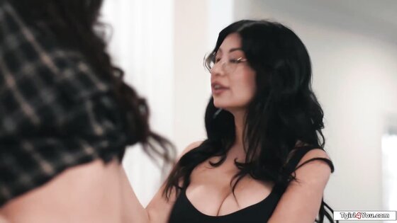 Babe cant take eyes off trans contractor