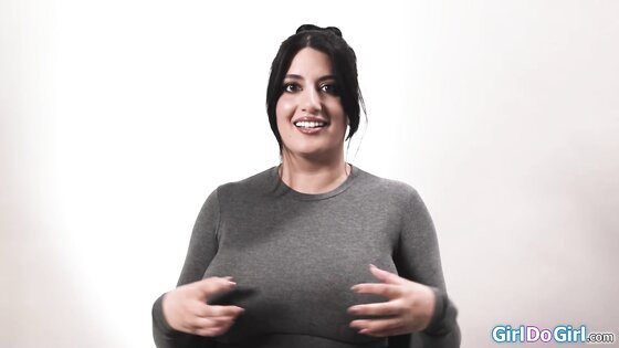 Watch Sarah Arabic masturbate with a toy