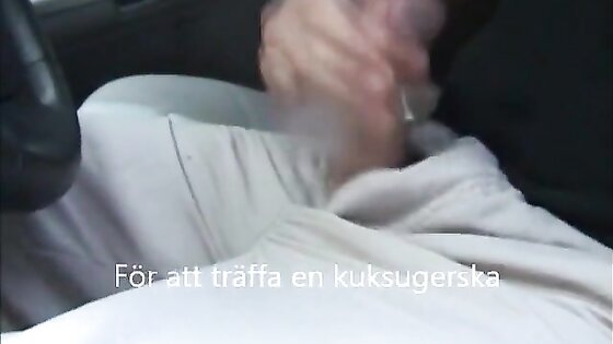 Svensk kvinna suger kuk utomhus i Hedemora