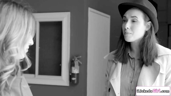 She got infos in exchange for her pussy