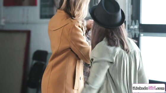 She got infos in exchange for her pussy