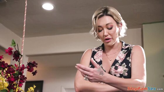 I didnt expect to fuck my stepmom today