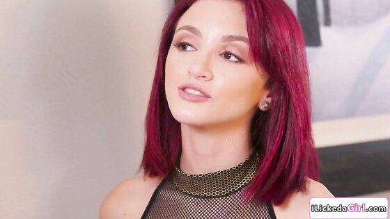 Lesbian joins bff in fucking her stepsis