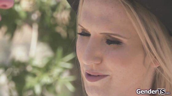 Busty trans Kayleigh Coxx analed by bf